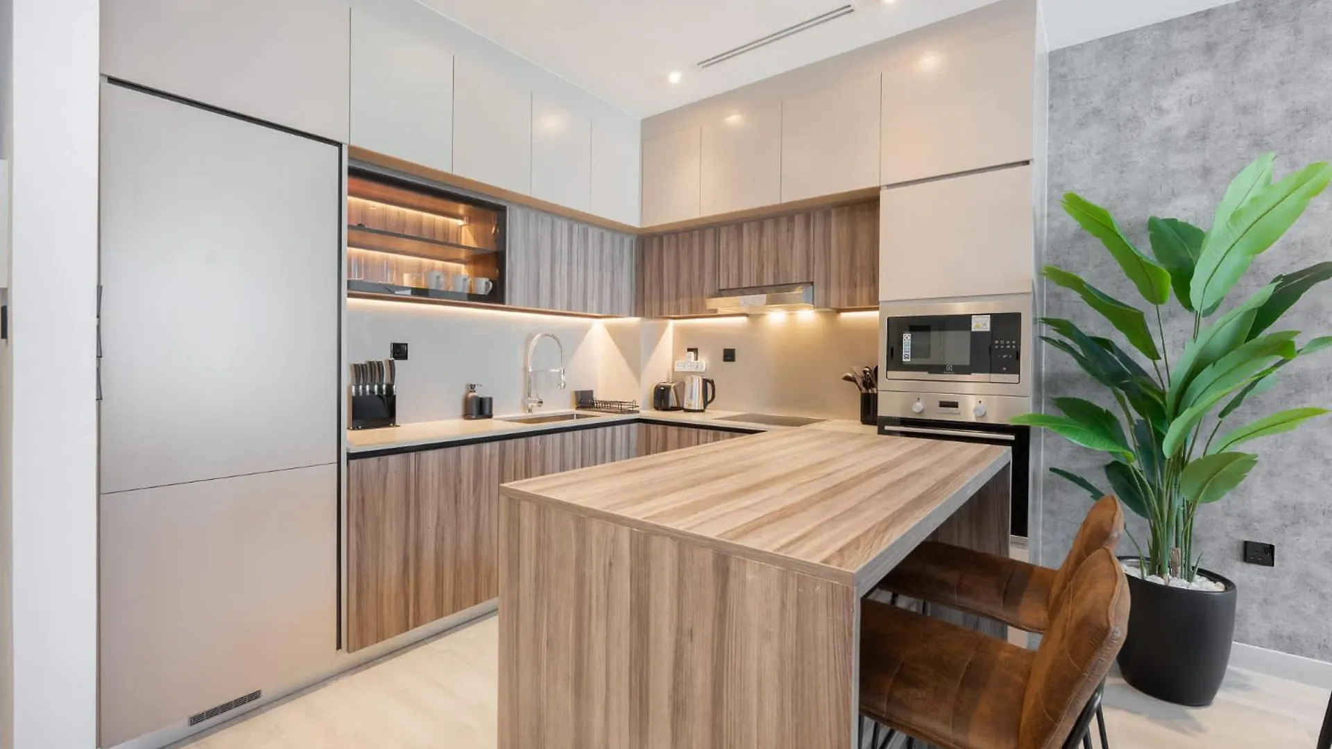 Elegant And Cozy 1-Bedroom Apartment With Balcony Views In Jvt Dubai United Arab Emirates
