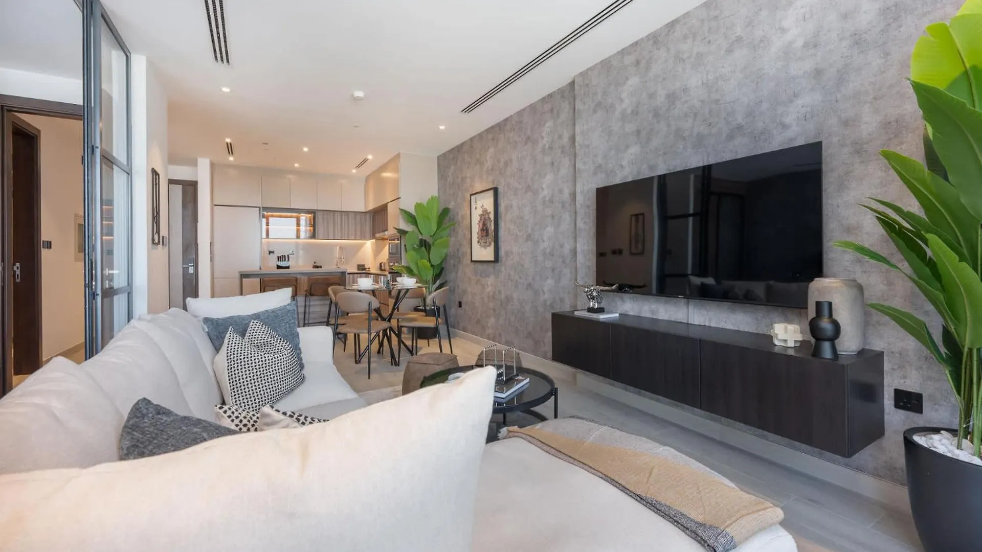Elegant And Cozy 1-Bedroom Apartment With Balcony Views In Jvt Dubai
