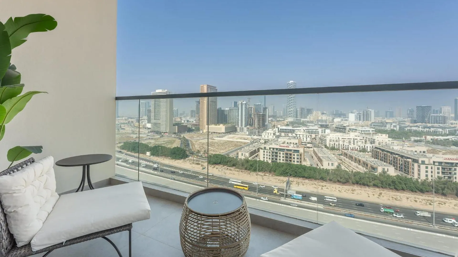 Elegant And Cozy 1-Bedroom Apartment With Balcony Views In Jvt Dubai