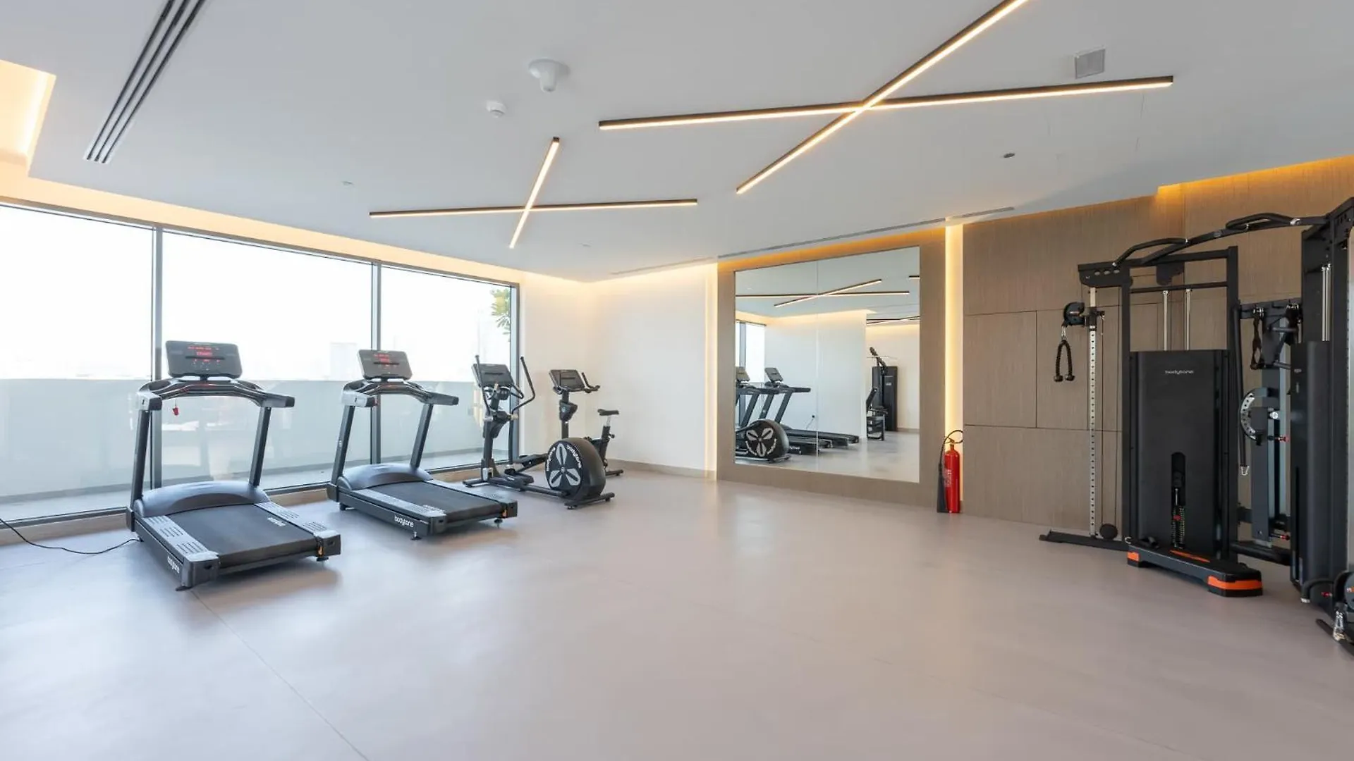 Elegant And Cozy 1-Bedroom Apartment With Balcony Views In Jvt Dubai