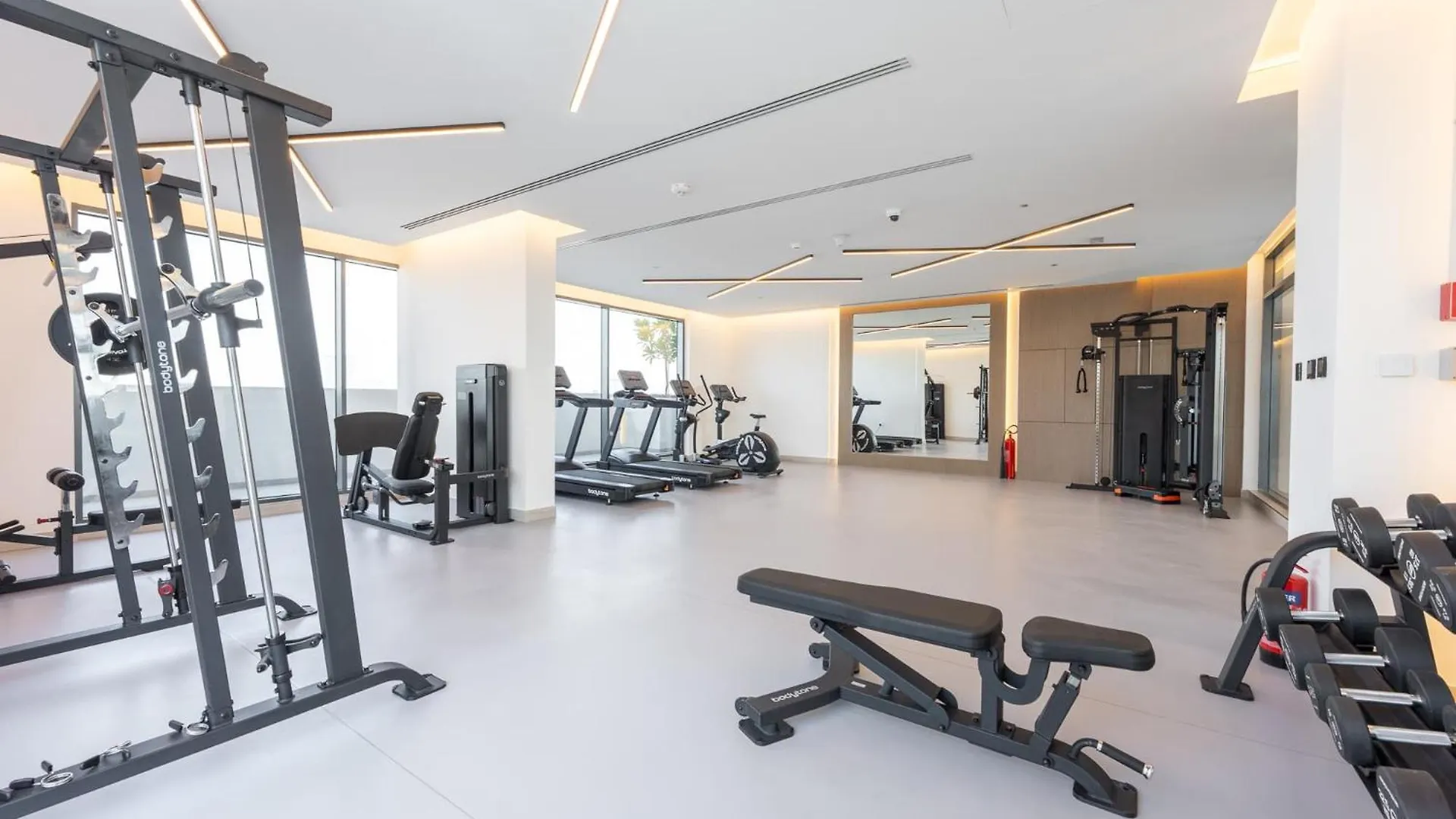 Elegant And Cozy 1-Bedroom Apartment With Balcony Views In Jvt Dubai
