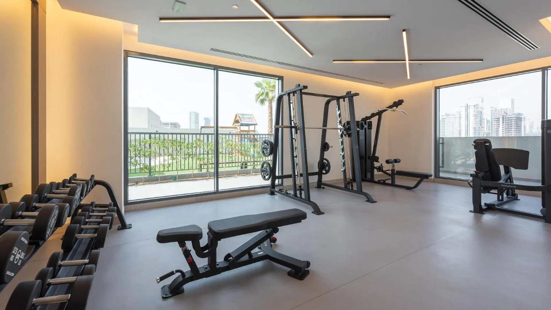Elegant And Cozy 1-Bedroom Apartment With Balcony Views In Jvt Dubai 0*,