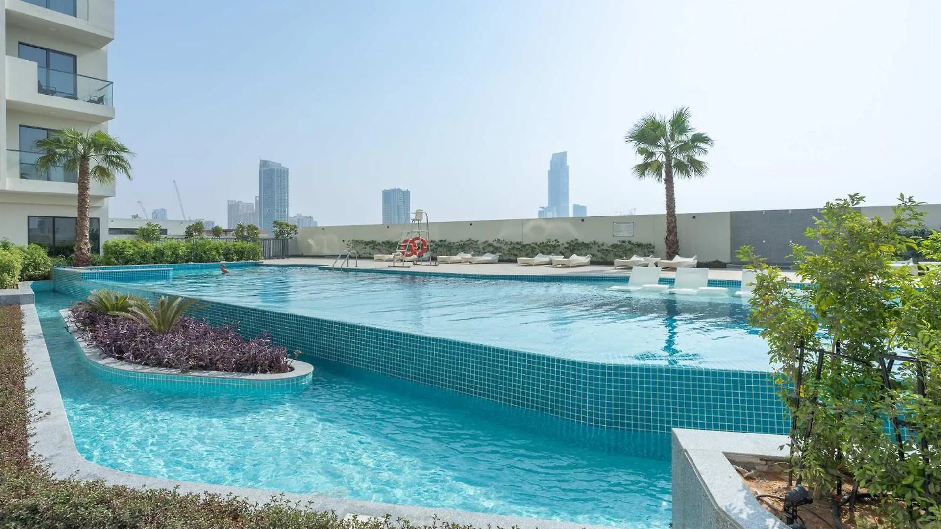 Elegant And Cozy 1-Bedroom Apartment With Balcony Views In Jvt Dubai