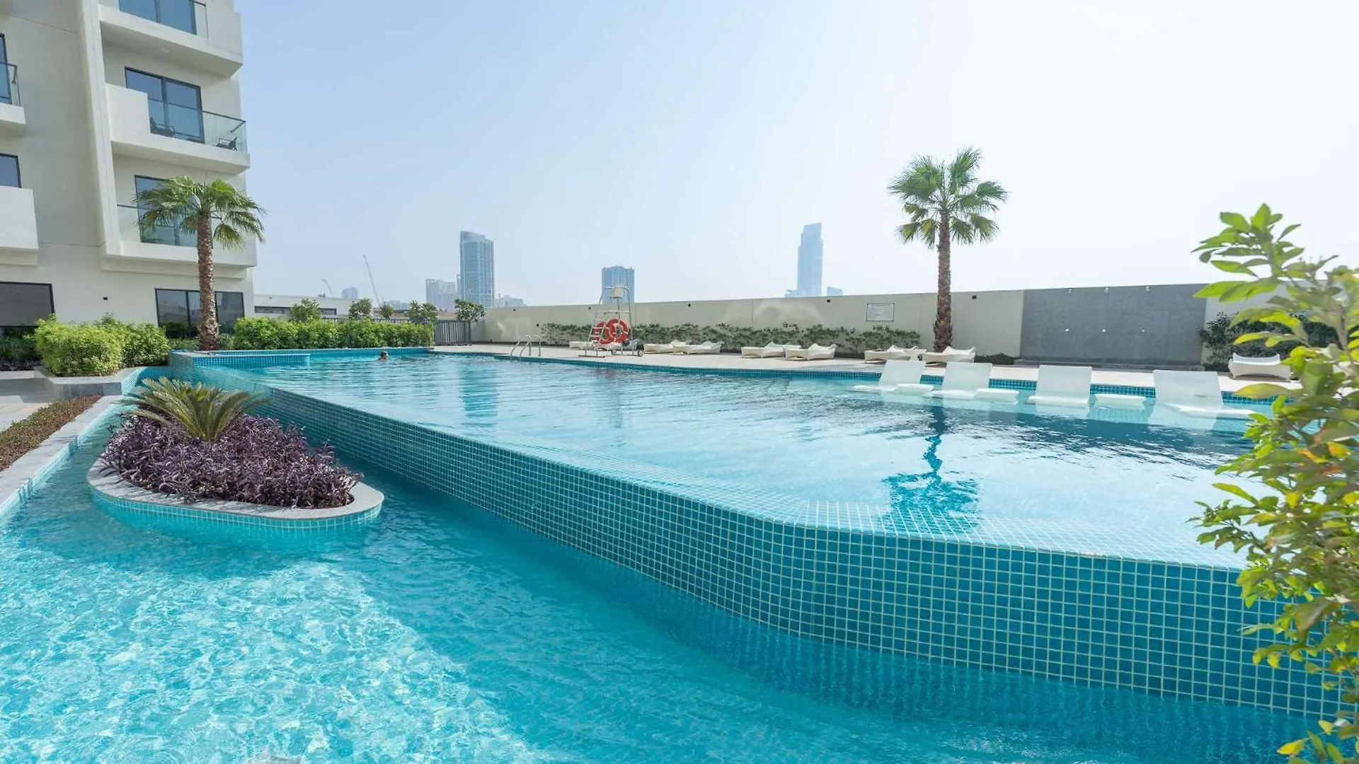 Elegant And Cozy 1-Bedroom Apartment With Balcony Views In Jvt Dubai 0*,