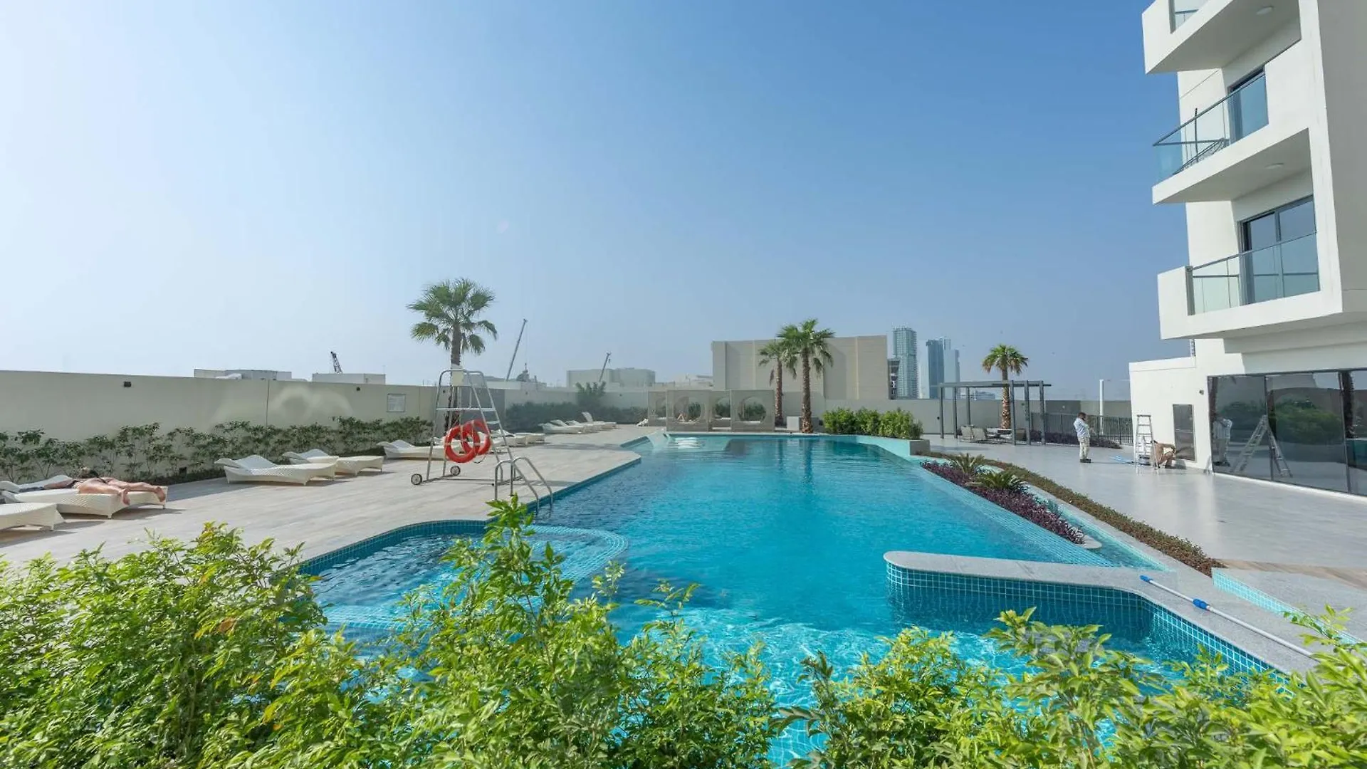 Elegant And Cozy 1-Bedroom Apartment With Balcony Views In Jvt Dubai