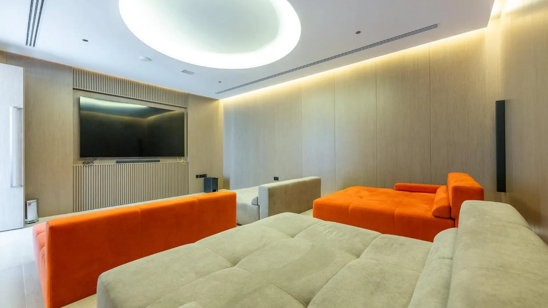 Elegant And Cozy 1-Bedroom Apartment With Balcony Views In Jvt Dubai