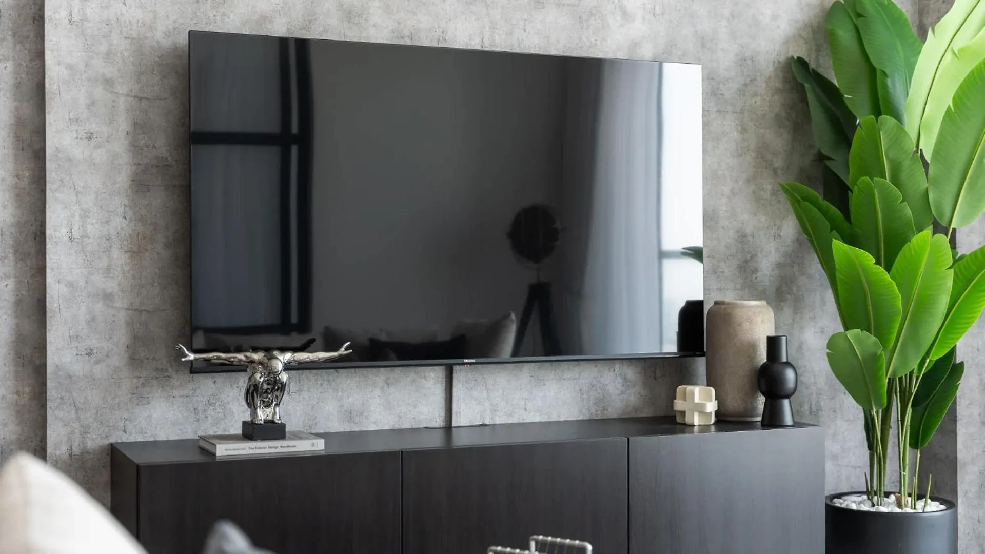 Elegant And Cozy 1-Bedroom Apartment With Balcony Views In Jvt Dubai