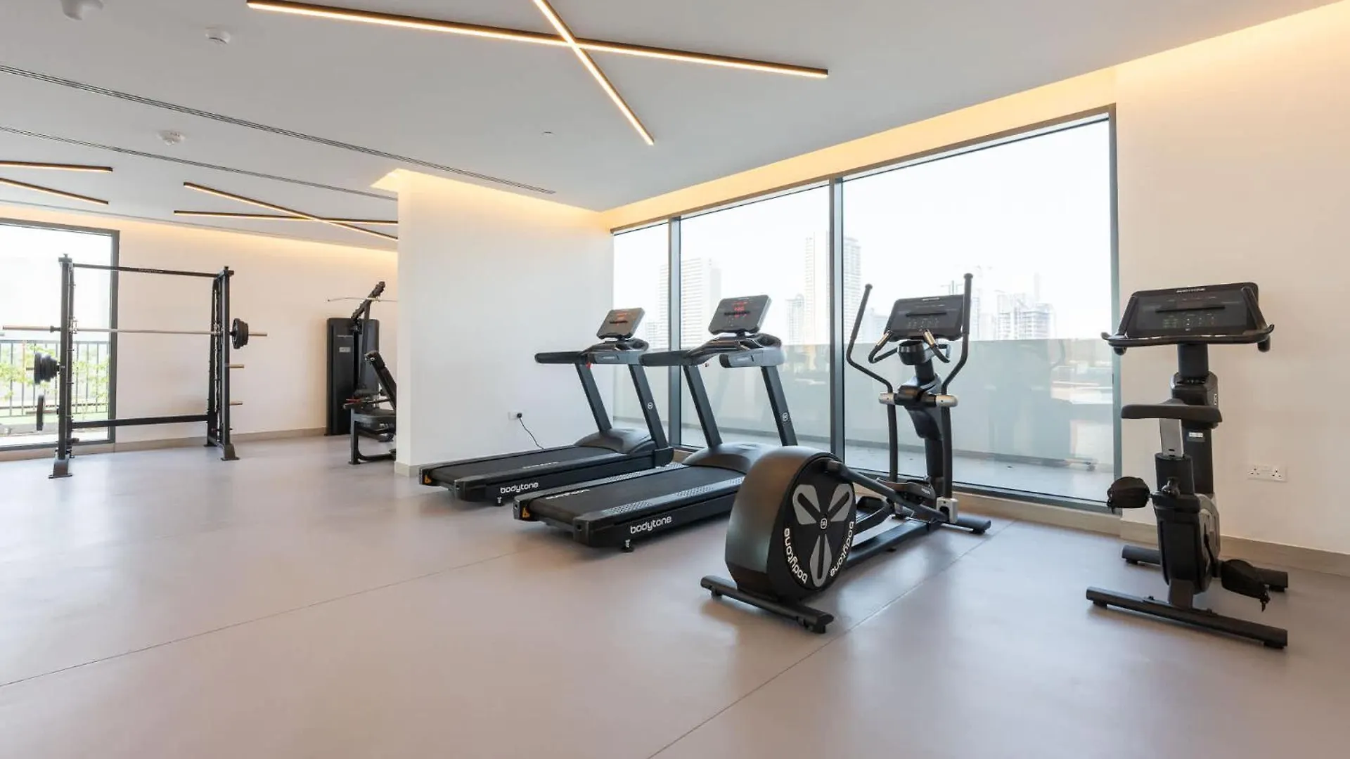 Elegant And Cozy 1-Bedroom Apartment With Balcony Views In Jvt Dubai