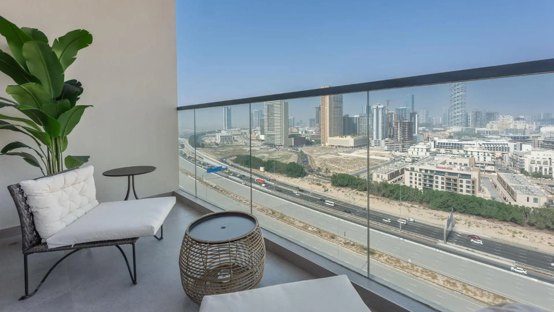 Elegant And Cozy 1-Bedroom Apartment With Balcony Views In Jvt Dubai