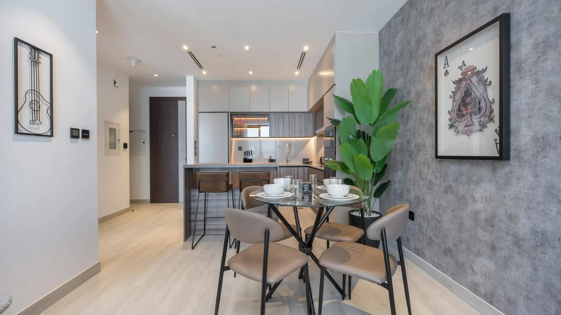Elegant And Cozy 1-Bedroom Apartment With Balcony Views In Jvt Dubai