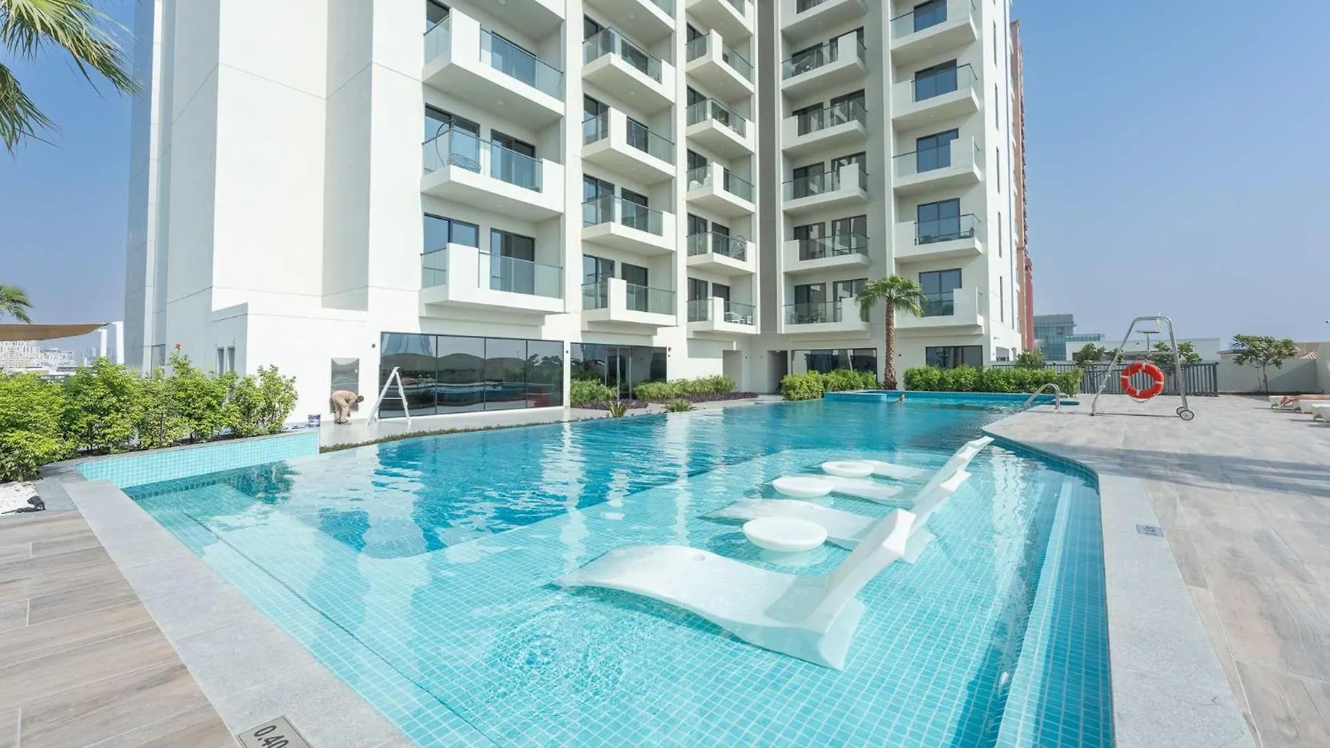Elegant And Cozy 1-Bedroom Apartment With Balcony Views In Jvt Dubai