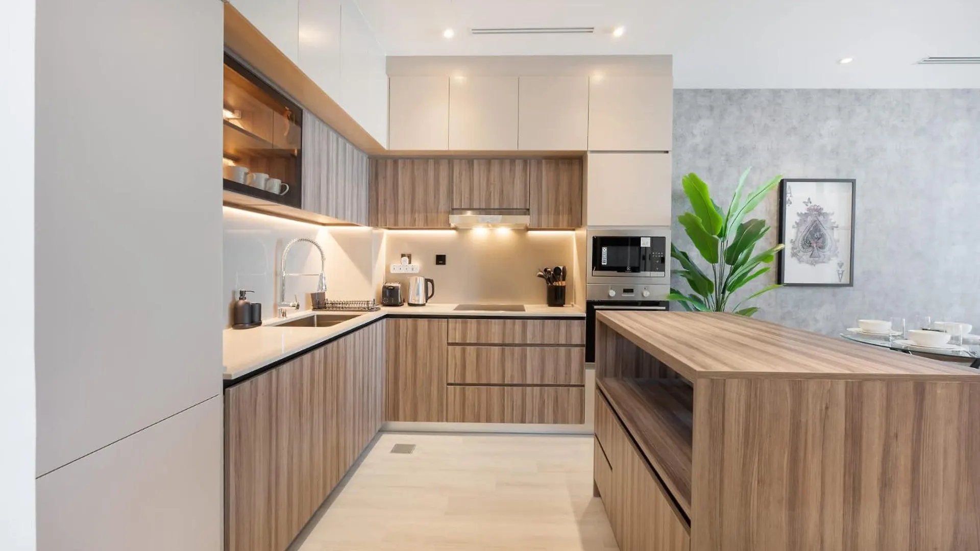 Elegant And Cozy 1-Bedroom Apartment With Balcony Views In Jvt Dubai